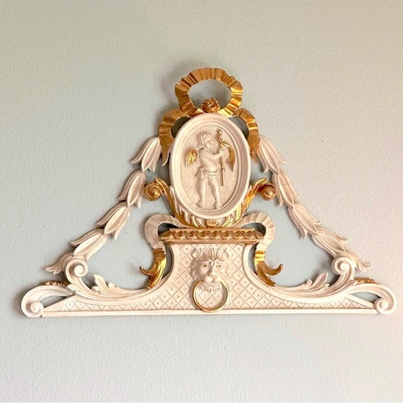 Vintage Other - Vintage Baroque Style Regal Wall Plaque in Molded Plastic Made in Italy